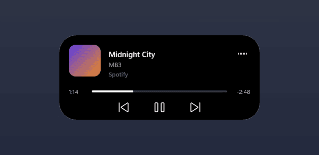 Dynamic Island с открытым плеером: обложка трека Midnight City, перемотка и кнопки управления